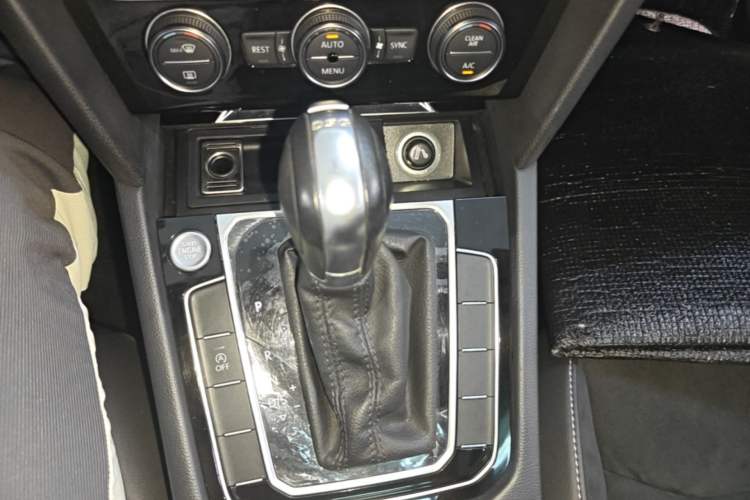 Used Volkswagen FAW-Volkswagen CC 2019 330TSI Huayan Edition China V Standard Gear Lever