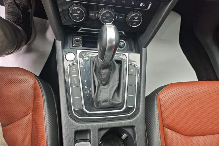 Used Volkswagen FAW-Volkswagen CC 2019 330TSI Glamour Edition China VI Gear Lever