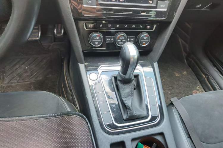 Used Volkswagen FAW-Volkswagen CC 2019 330TSI Huayan Edition China V Standard Gear Lever