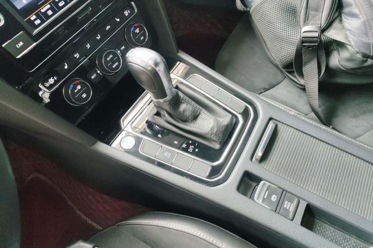 Used Volkswagen FAW-Volkswagen CC 2019 330TSI Huayan Edition China VI Gear Lever