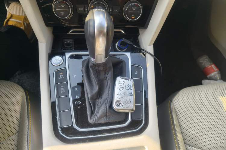 Used Volkswagen FAW-Volkswagen CC 2019 380TSI Yeyan Edition China V Standard Gear Lever