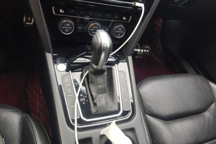 Used Volkswagen FAW-Volkswagen CC 2019 330TSI Glamour Edition China V Standard Gear Lever