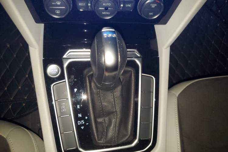 Used Volkswagen FAW-Volkswagen CC 2019 330TSI Huayan Edition China V Standard Gear Lever