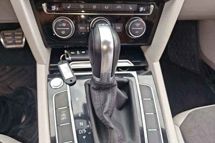 Used Volkswagen FAW-Volkswagen CC 2019 330TSI Huayan Edition China VI Gear Lever