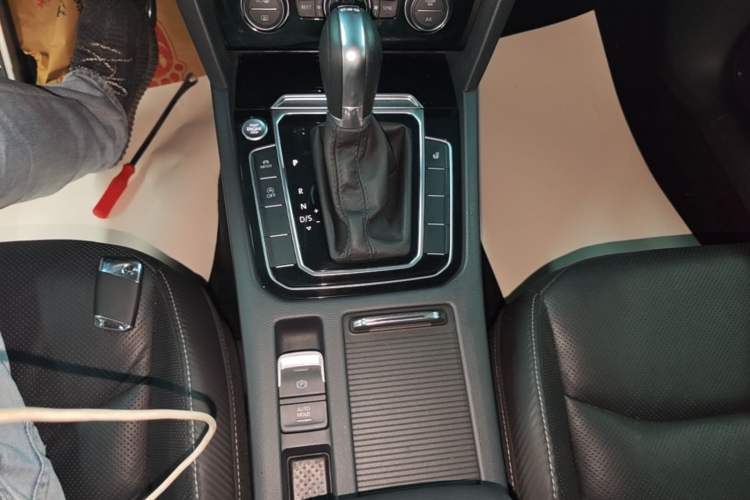 Used Volkswagen FAW-Volkswagen CC 2019 330TSI Glamour Edition China V Standard Gear Lever