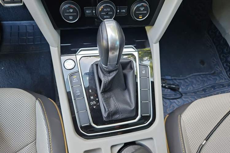 Used Volkswagen FAW-Volkswagen CC 2019 380TSI Yeyan Edition China V Standard Gear Lever