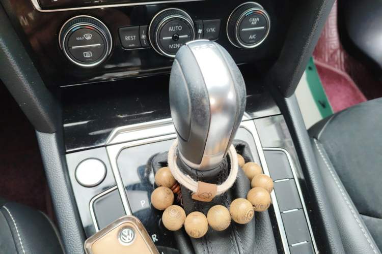 Used Volkswagen FAW-Volkswagen CC 2019 330TSI Huayan Edition China V Standard Gear Lever