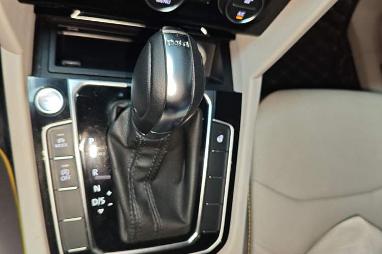 Used Volkswagen FAW-Volkswagen CC 2019 380TSI Yeyan Edition China VI Standard Gear Lever