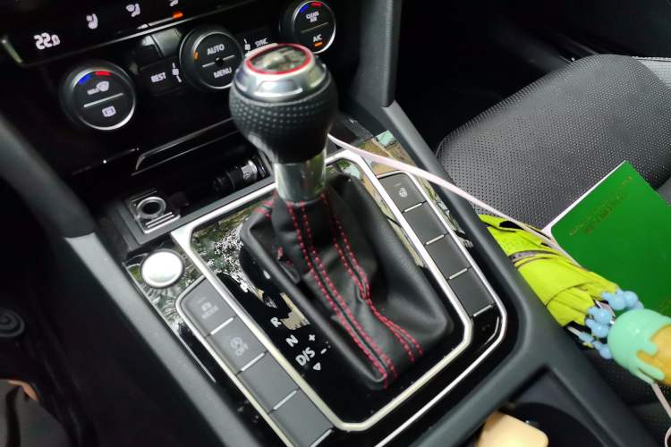 Used Volkswagen FAW-Volkswagen CC 2019 330TSI Glamour Edition China V Standard Gear Lever
