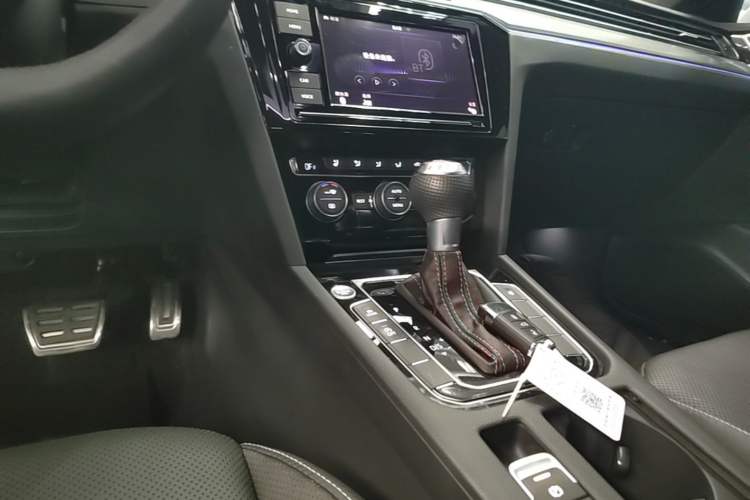 Used Volkswagen FAW-Volkswagen CC 2019 330TSI Glamour Edition China V Standard Gear Lever