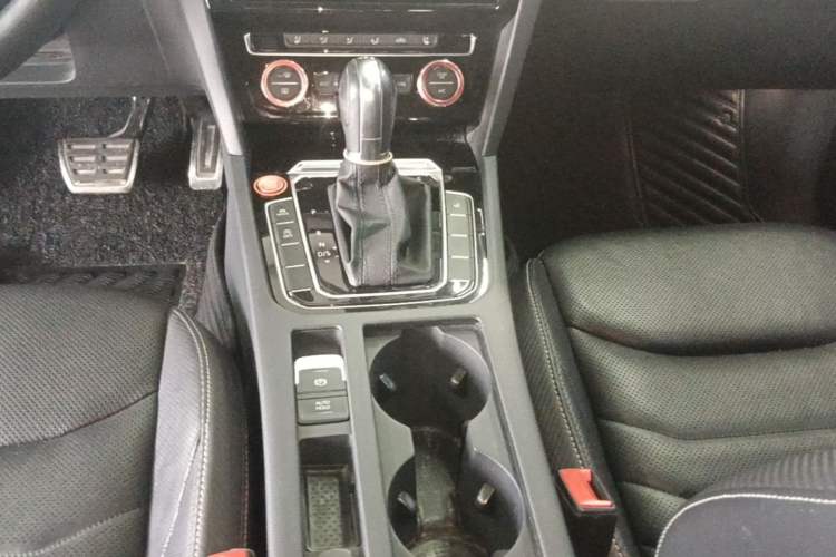 Used Volkswagen FAW-Volkswagen CC 2019 380TSI Glamour Edition China V Standard Gear Lever