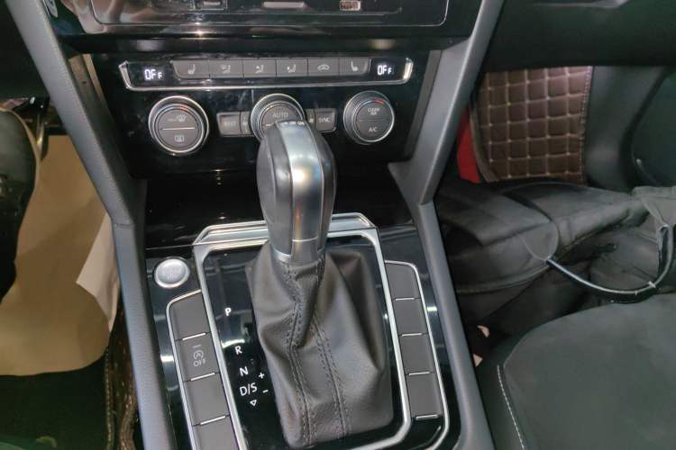Used Volkswagen FAW-Volkswagen CC 2019 330TSI Huayan Edition China V Standard Gear Lever
