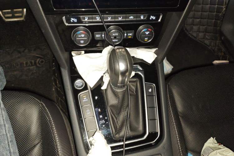 Used Volkswagen FAW-Volkswagen CC 2019 330TSI Glamour Edition China V Standard Gear Lever