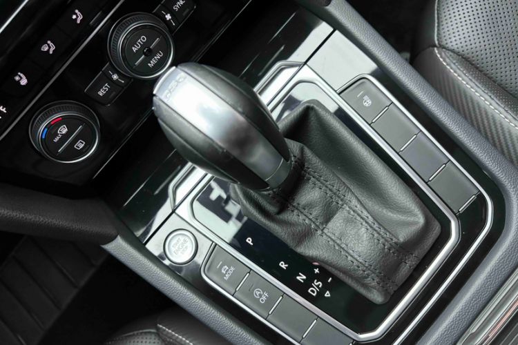 Used Volkswagen FAW-Volkswagen CC 2019 330TSI Glamour Edition China V Standard Gear Lever