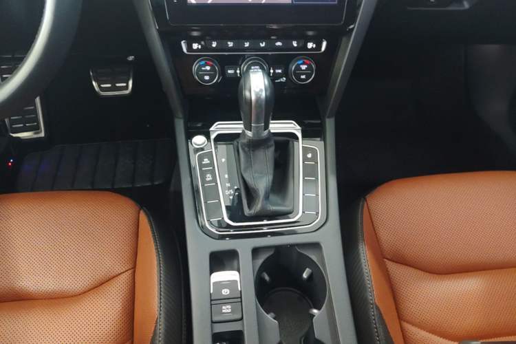 Used Volkswagen FAW-Volkswagen CC 2019 380TSI Glamour Edition China V Standard Gear Lever