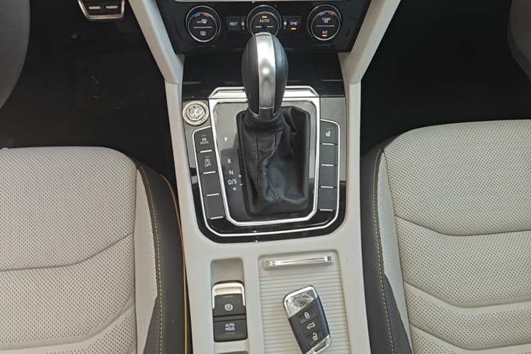 Used Volkswagen FAW-Volkswagen CC 2019 380TSI Yeyan Edition China V Standard Gear Lever