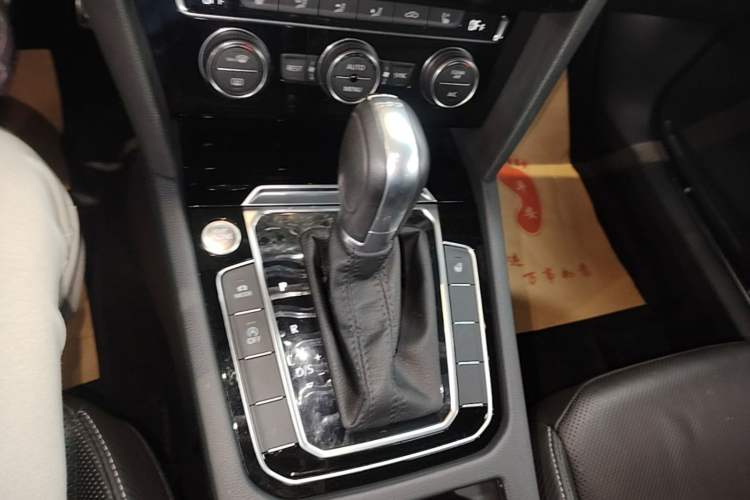 Used Volkswagen FAW-Volkswagen CC 2019 330TSI Glamour Edition China V Standard Gear Lever