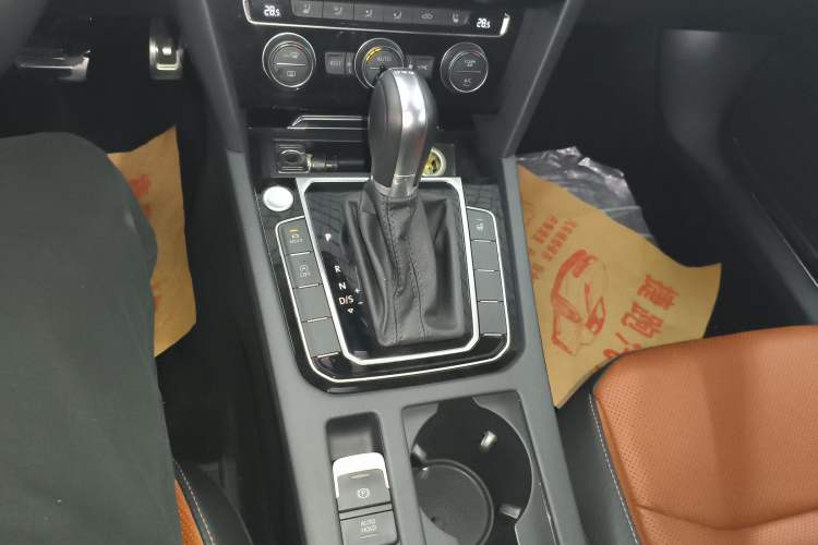 Used Volkswagen FAW-Volkswagen CC 2019 330TSI Glamour Edition China V Standard Gear Lever