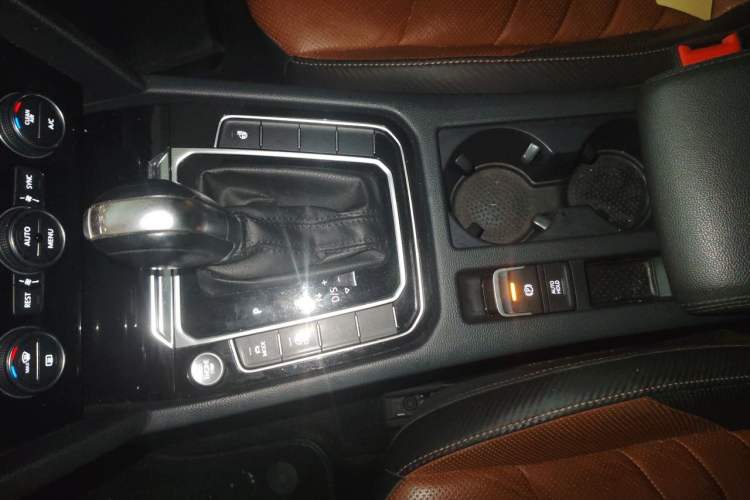 Used Volkswagen FAW-Volkswagen CC 2019 380TSI Glamour Edition China V Standard Gear Lever