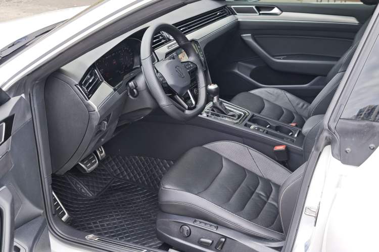 Used Volkswagen FAW-Volkswagen CC 2019 330TSI Glamour Edition China VI Interior 10