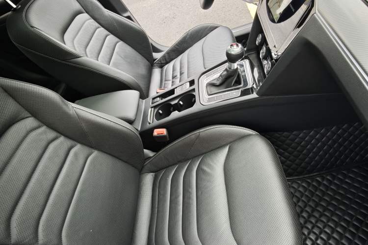 Used Volkswagen FAW-Volkswagen CC 2019 330TSI Glamour Edition China VI Interior 2