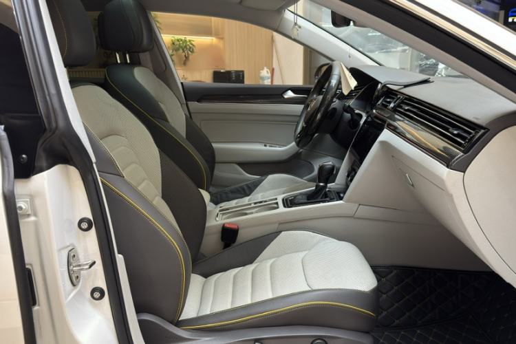 Used Volkswagen FAW-Volkswagen CC 2019 380TSI Yeyan Edition China VI Standard Interior 2