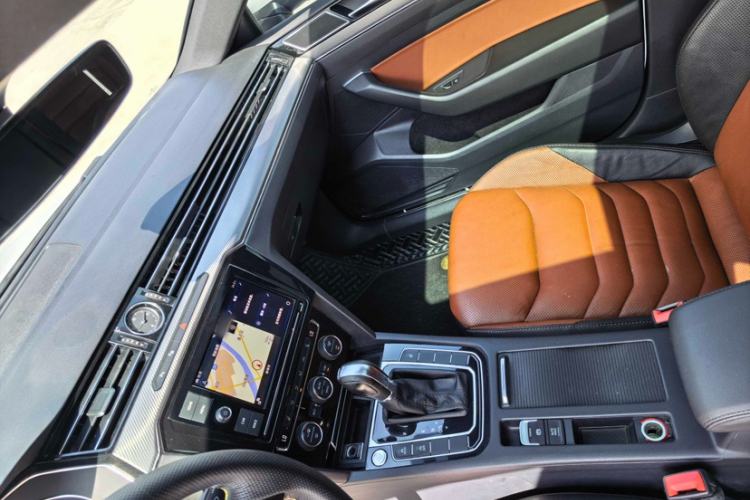 Used Volkswagen FAW-Volkswagen CC 2019 330TSI Glamour Edition China VI Interior 2