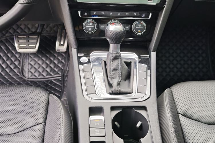 Used Volkswagen FAW-Volkswagen CC 2019 330TSI Glamour Edition China VI Interior 4