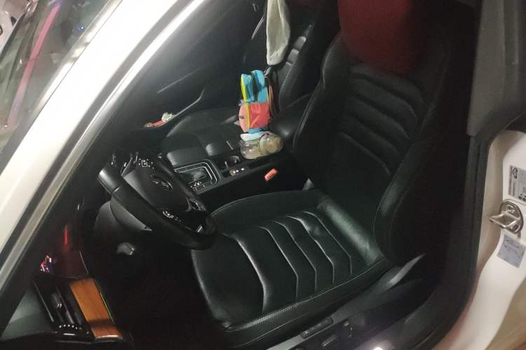 Used Volkswagen FAW-Volkswagen CC 2019 330TSI Glamour Edition China VI Left Front Seat