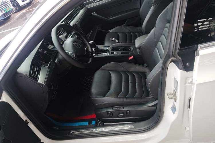Used Volkswagen FAW-Volkswagen CC 2019 330TSI Glamour Edition China VI Left Front Seat
