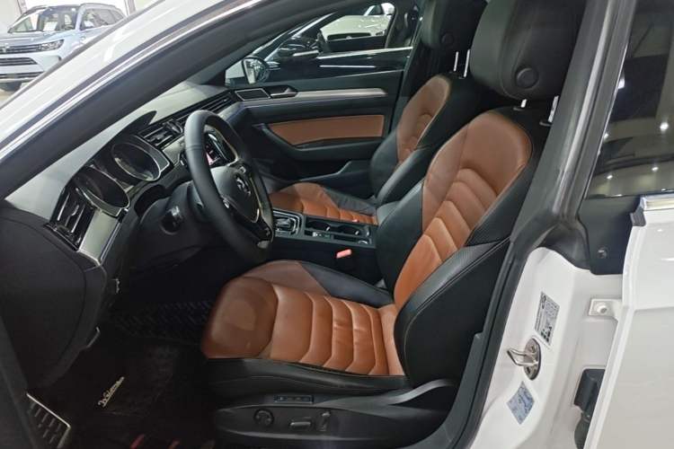 Used Volkswagen FAW-Volkswagen CC 2019 330TSI Glamour Edition China VI Left Front Seat