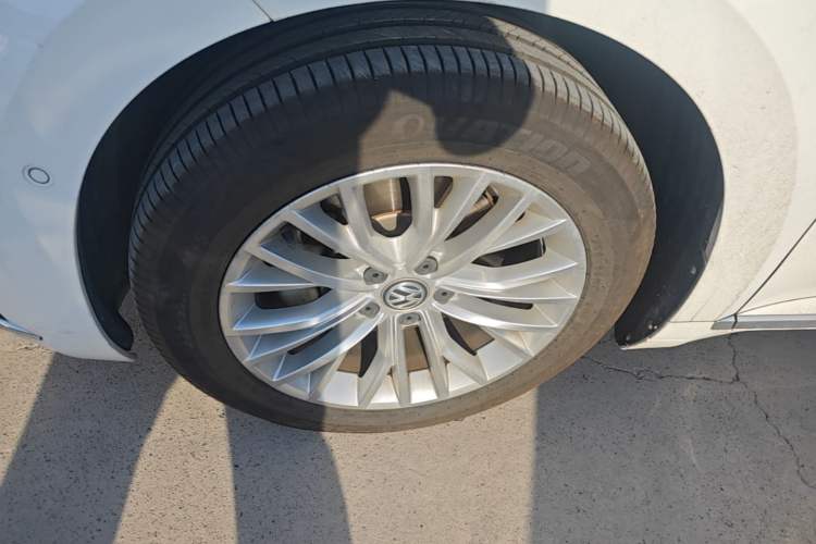 Used Volkswagen FAW-Volkswagen CC 2019 330TSI Glamour Edition China VI Left Front Wheel Hub