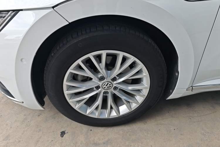 Used Volkswagen FAW-Volkswagen CC 2019 330TSI Glamour Edition China V Standard Left Front Wheel Hub