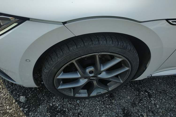 Used Volkswagen FAW-Volkswagen CC 2019 380TSI Glamour Edition China V Standard Left Front Wheel Hub