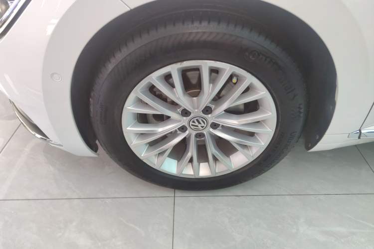 Used Volkswagen FAW-Volkswagen CC 2019 380TSI Glamour Edition China VI Standard Left Front Wheel Hub