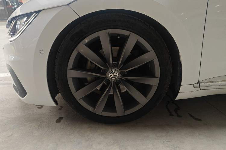 Used Volkswagen FAW-Volkswagen CC 2019 330TSI Glamour Edition China VI Left Front Wheel Hub