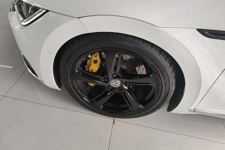 Used Volkswagen FAW-Volkswagen CC 2019 330TSI Glamour Edition China VI Left Front Wheel Hub