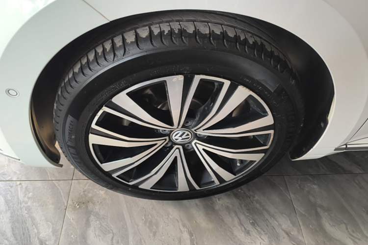 Used Volkswagen FAW-Volkswagen CC 2019 380TSI Yeyan Edition China V Standard Left Front Wheel Hub