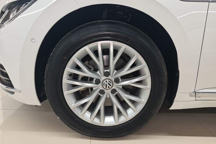 Used Volkswagen FAW-Volkswagen CC 2019 330TSI Glamour Edition China V Standard Left Front Wheel Hub