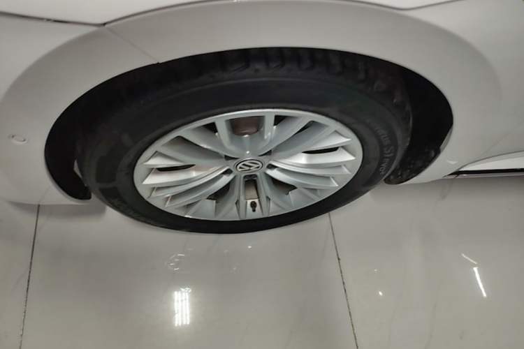 Used Volkswagen FAW-Volkswagen CC 2019 380TSI Glamour Edition China V Standard Left Front Wheel Hub