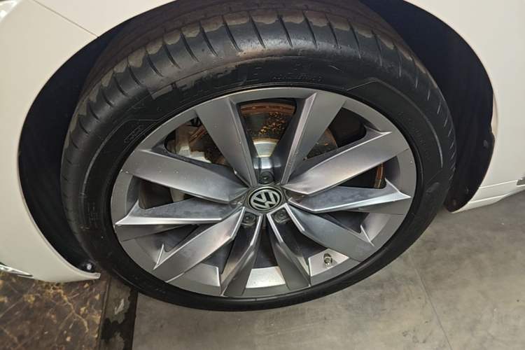 Used Volkswagen FAW-Volkswagen CC 2019 380TSI Yeyan Edition China VI Standard Left Front Wheel Hub