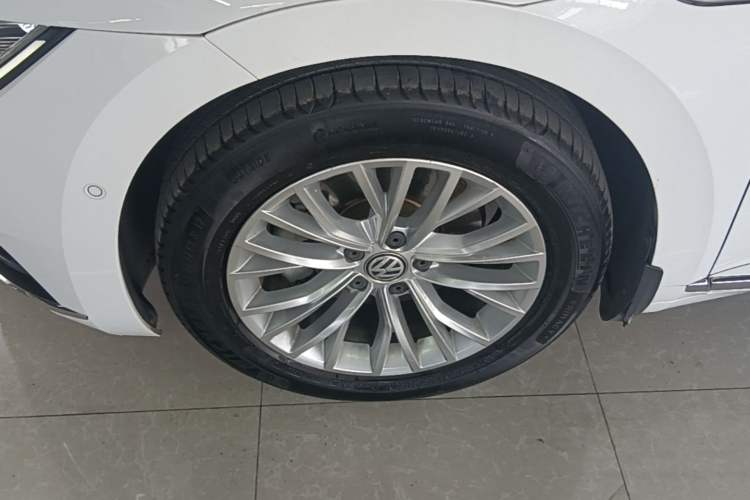 Used Volkswagen FAW-Volkswagen CC 2019 380TSI Glamour Edition China V Standard Left Front Wheel Hub