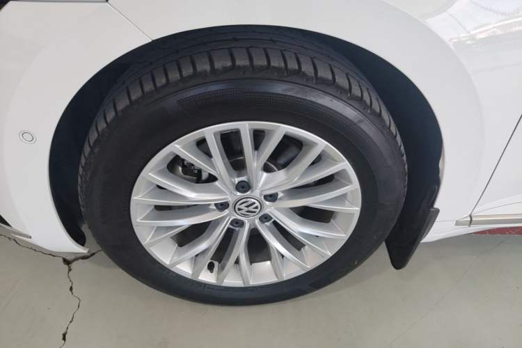 Used Volkswagen FAW-Volkswagen CC 2019 380TSI Glamour Edition China V Standard Left Front Wheel Hub