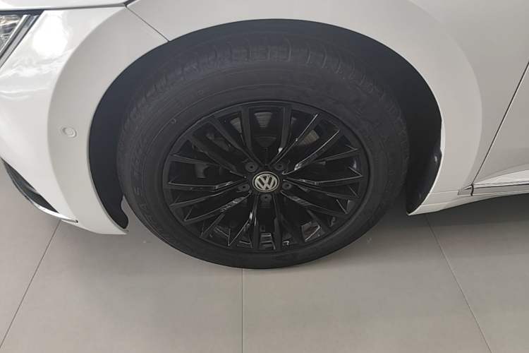 Used Volkswagen FAW-Volkswagen CC 2019 330TSI Glamour Edition China VI Left Front Wheel Hub