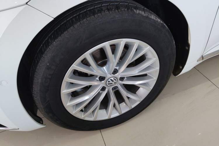 Used Volkswagen FAW-Volkswagen CC 2019 330TSI Glamour Edition China V Standard Left Front Wheel Hub