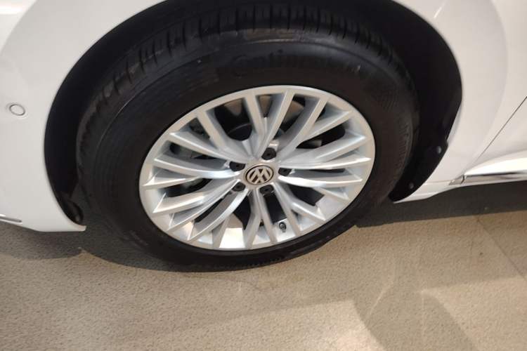 Used Volkswagen FAW-Volkswagen CC 2019 330TSI Glamour Edition China V Standard Left Front Wheel Hub