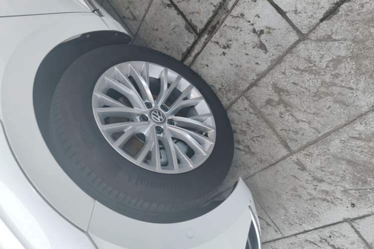 Used Volkswagen FAW-Volkswagen CC 2019 330TSI Glamour Edition China VI Left Front Wheel Hub