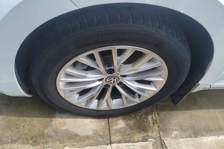 Used Volkswagen FAW-Volkswagen CC 2019 330TSI Huayan Edition China VI Left Front Wheel Hub