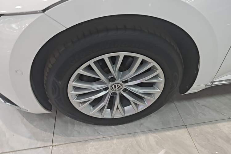 Used Volkswagen FAW-Volkswagen CC 2019 330TSI Glamour Edition China VI Left Front Wheel Hub
