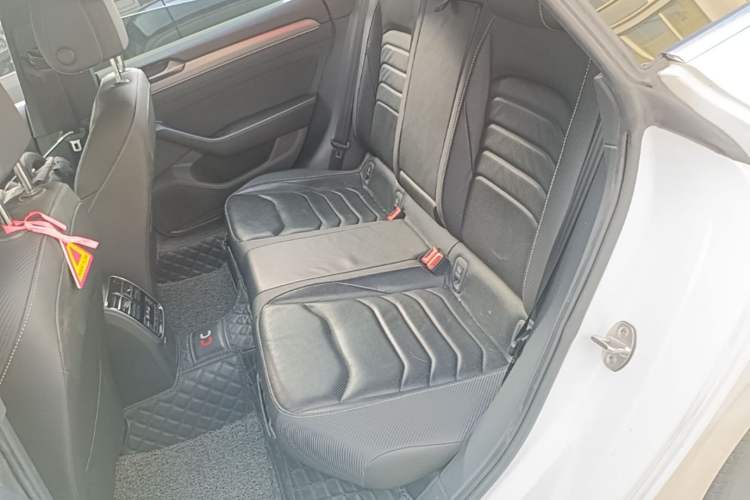 Used Volkswagen FAW-Volkswagen CC 2019 330TSI Glamour Edition China V Standard Left Rear Seat